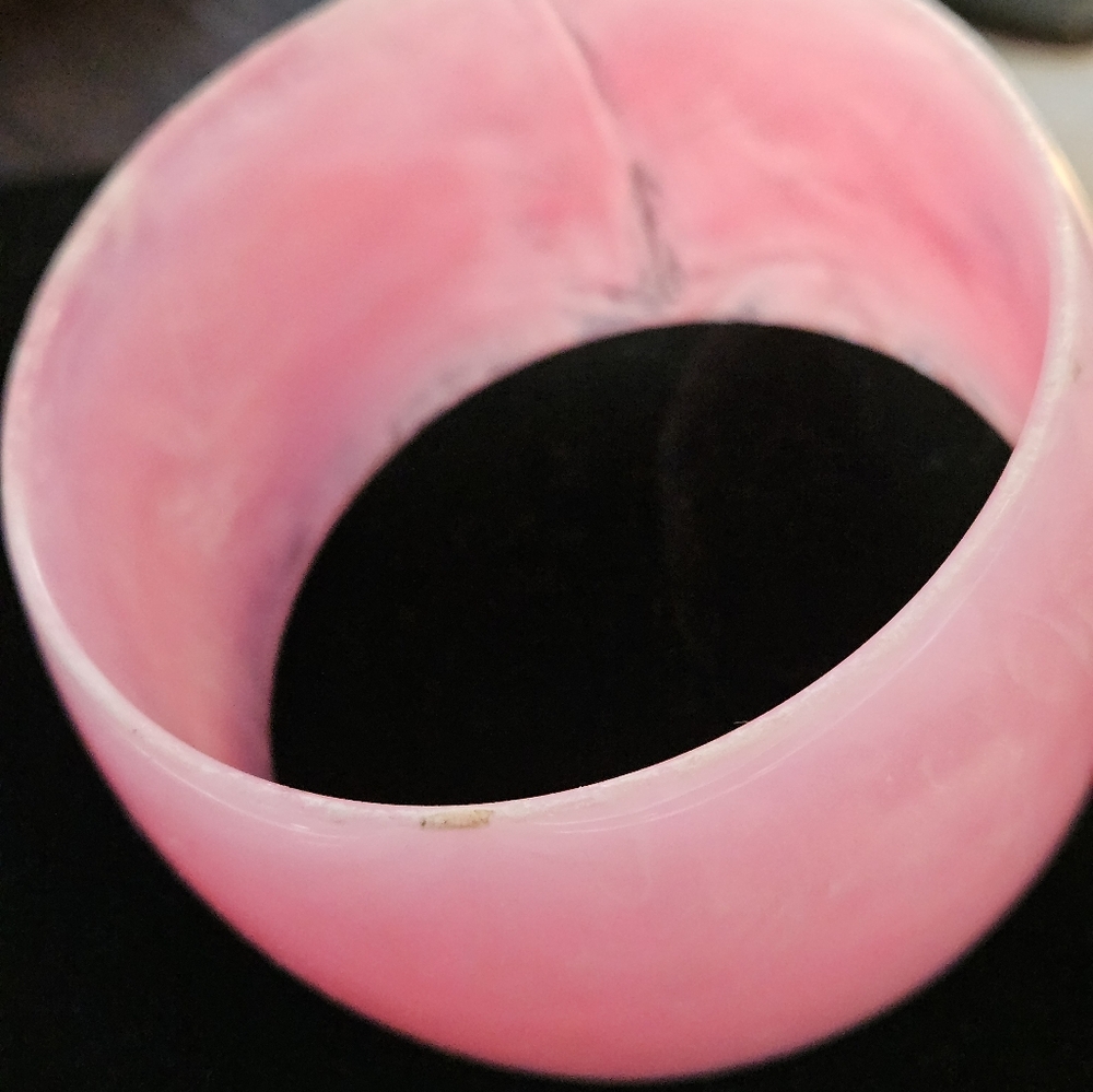 Vintage Mod 80s Pink Smooth Swriled Lucite Chunky Braclet - Picture 8 of 11